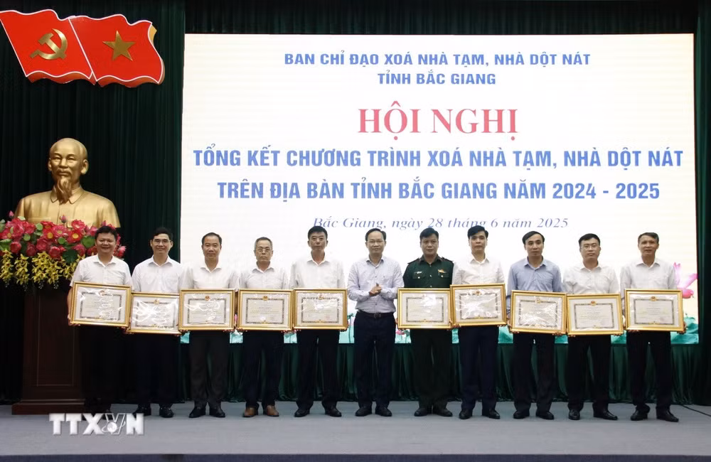 ttxvn-2806-nha-tam-bac-giang-2.jpg