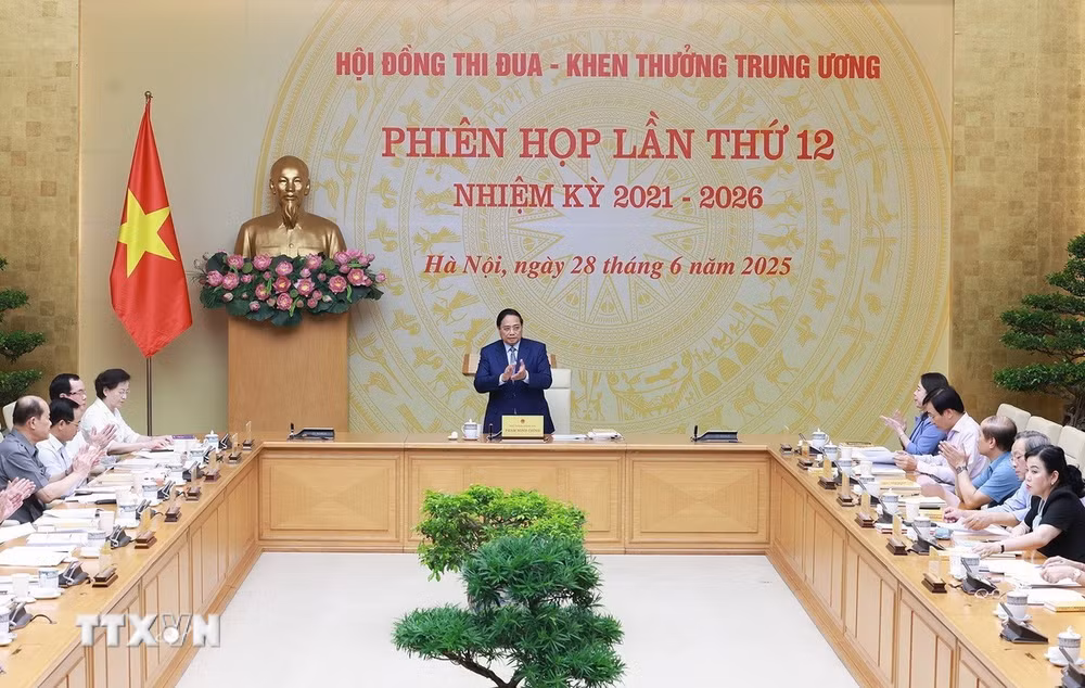 ttxvn-2806-thu-tuong-thi-dua-khen-thuong-3.jpg