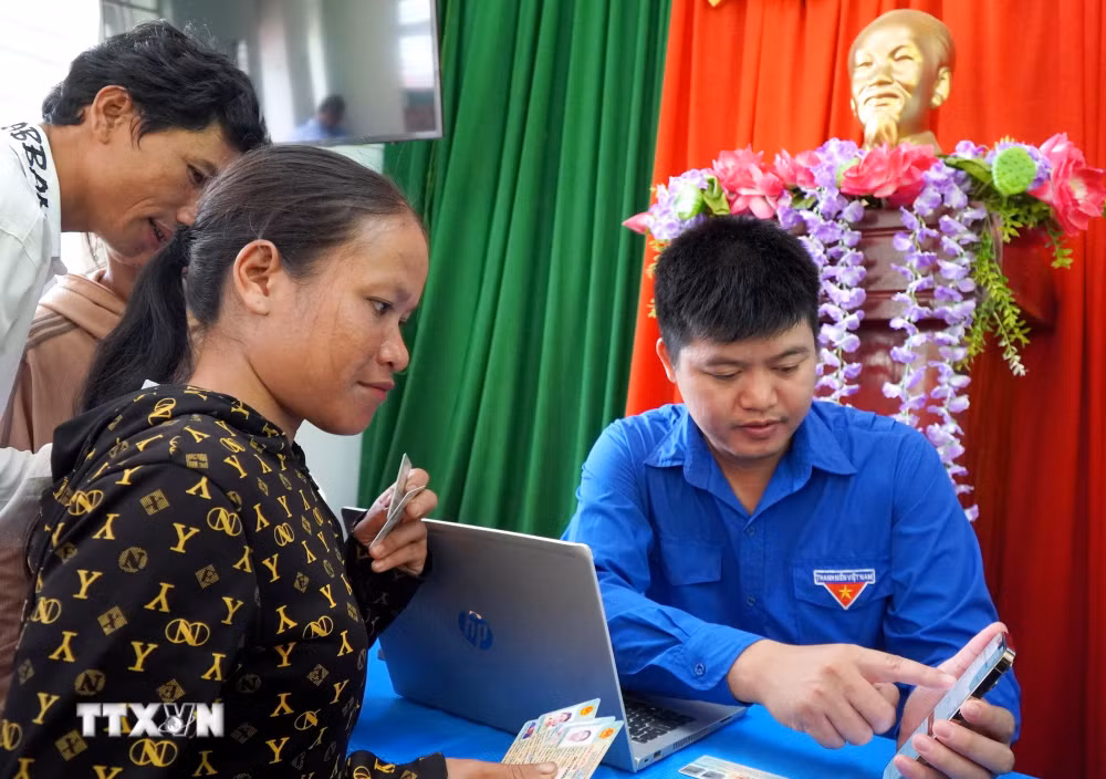 ttxvn-1808-dich-vu-cong-dan-toc-thieu-so-3.jpg