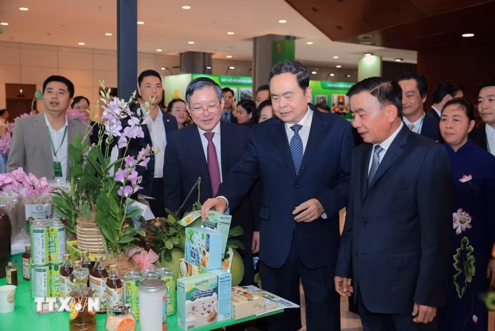 ttxvn-0806-chu-tich-quoc-hoi-hoi-nong-dan-viet-nam-6.jpg