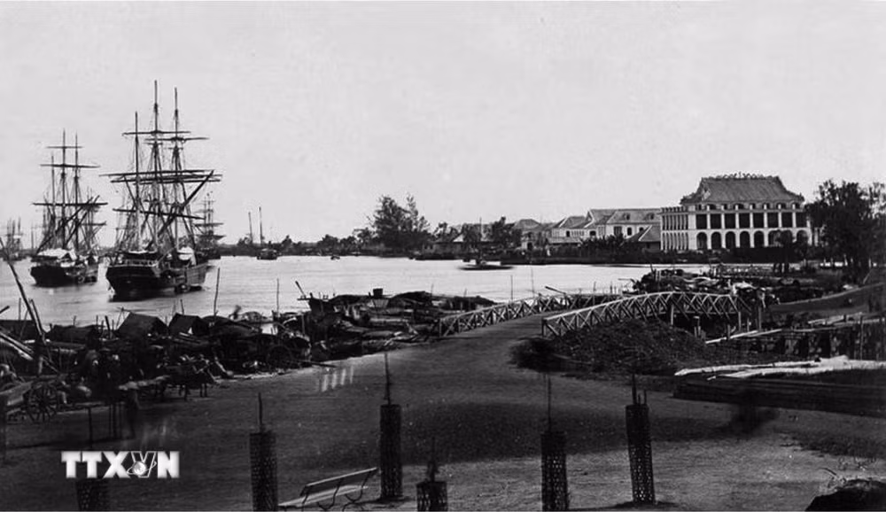 ttxvn-1405-chu-tich-ho-chi-minh-tinh-yeu-bao-la-nhan-dan-44.jpg