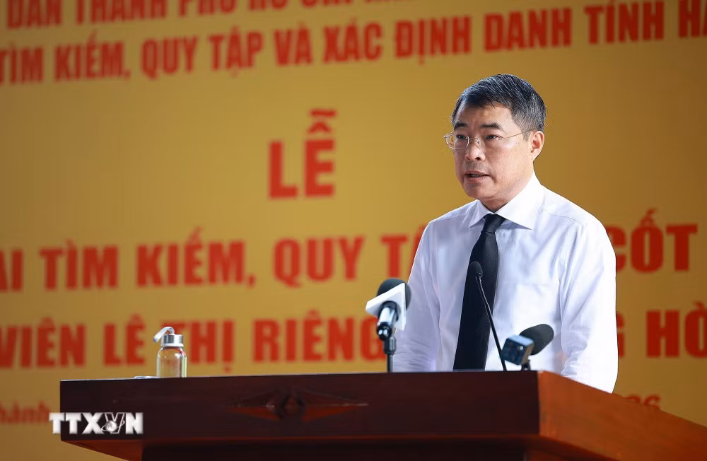 ttxvn-0606-thu-tuong-du-le-quy-tap-hai-cot-liet-sy-thanh-pho-ho-chi-minh-5.jpg
