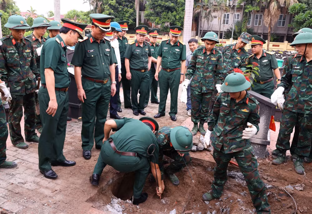 3007-hai-cot-liet-sy-ha-noi-2.jpg