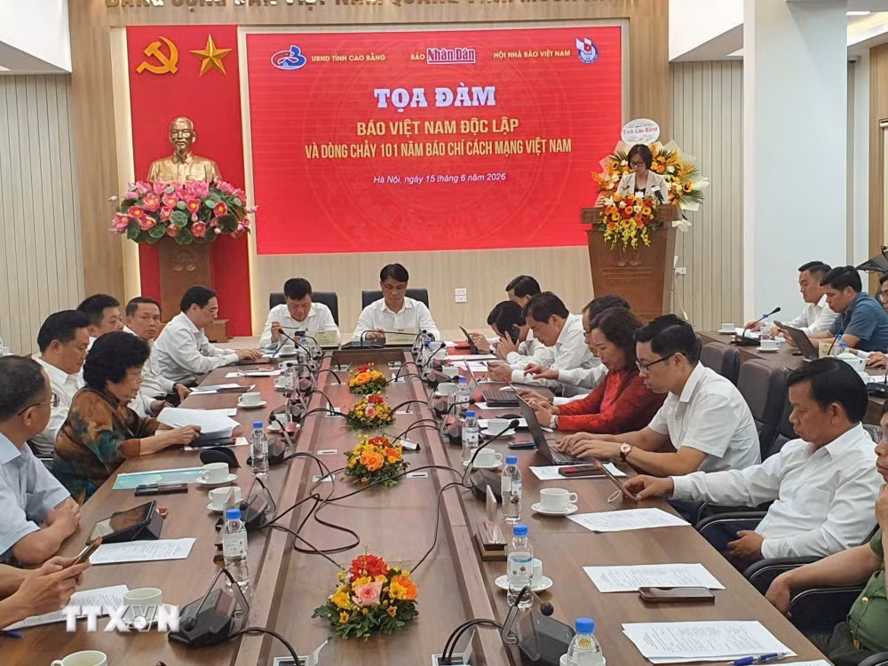Các đại biểu dự tọa đàm “Báo Việt Nam Độc lập và dòng chảy 101 năm Báo chí cách mạng Việt Nam" và tìm hiểu về Báo Việt Nam Độc lập sáng 15/6/2026 tại Hà Nội. (Ảnh: Nguyễn Trọng Lịch/TTXVN) ttxvn-1506-bao-viet-nam-doc-lap-2.jpg