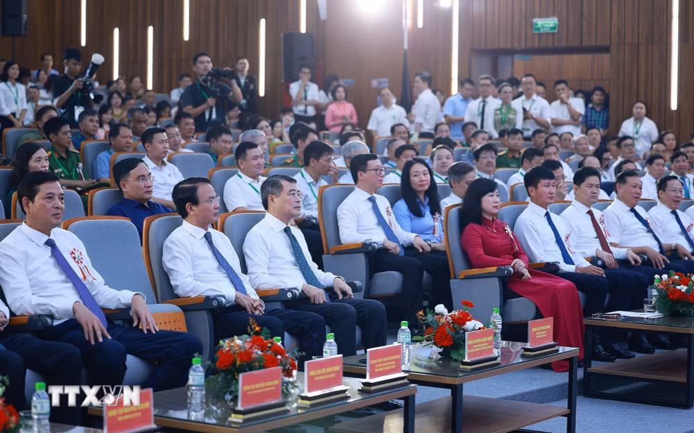 ttxvn-0907-thu-tuong-tham-benh-vien-viet-duc-va-benh-vien-bach-mai-co-so-ninh-binh-2.jpg