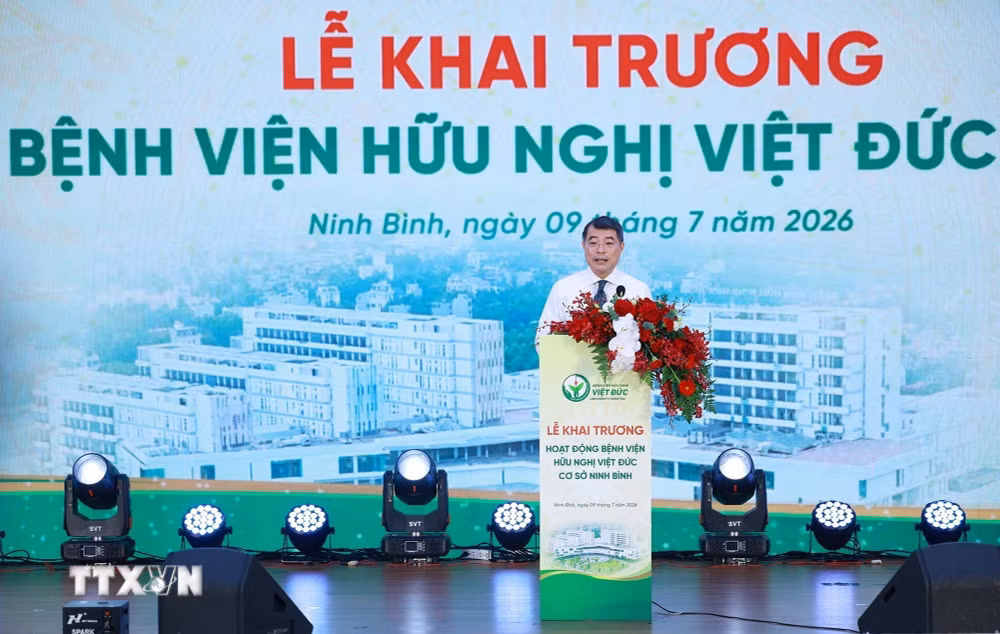 ttxvn-0907-thu-tuong-tham-benh-vien-viet-duc-va-benh-vien-bach-mai-co-so-ninh-binh-4.jpg