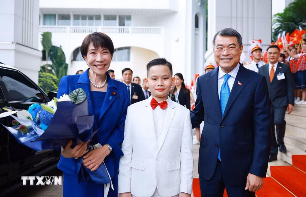 Thủ tướng Lê Minh Hưng chủ trì Lễ đón chính thức Thủ tướng Nhật Bản- Ảnh 2.