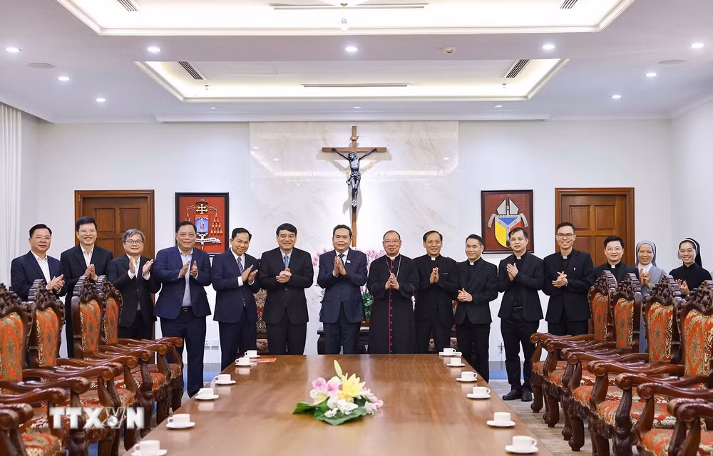 ttxvn-0504-chu-tich-quoc-hoi-tong-giao-phan-ha-noi-le-phuc-sinh-7.jpg