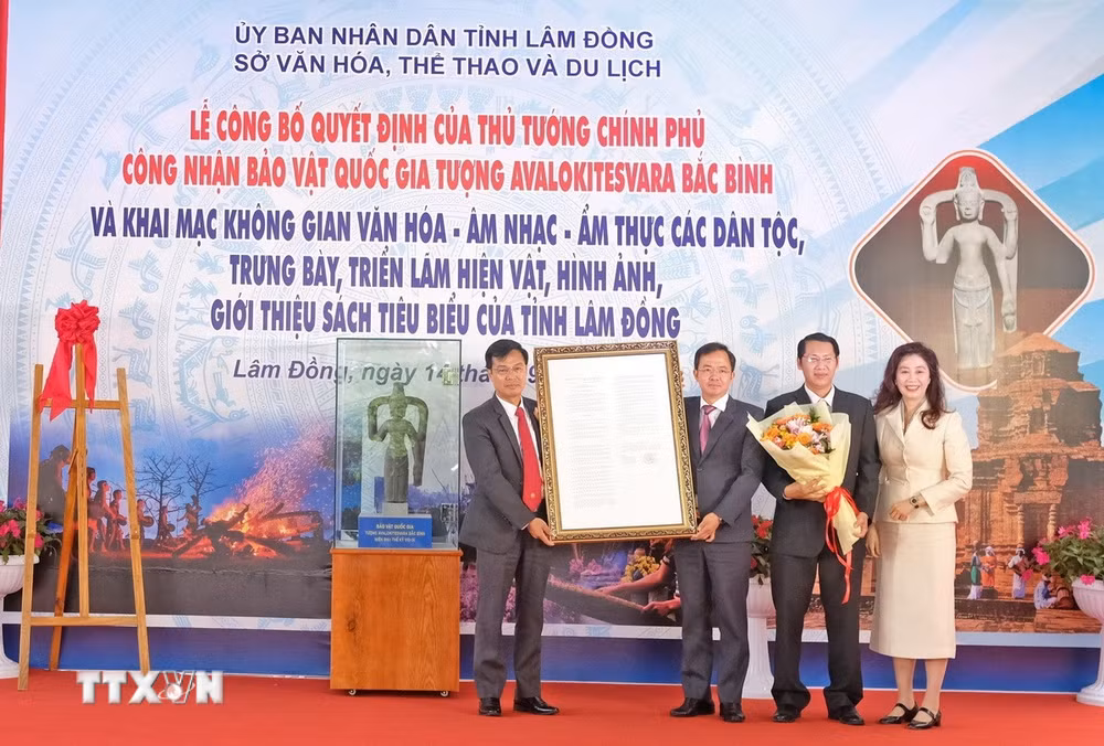 ttxvn-1709-bao-vat-quoc-gia-tuong-avalokitesvara-bac-binh-2.jpg