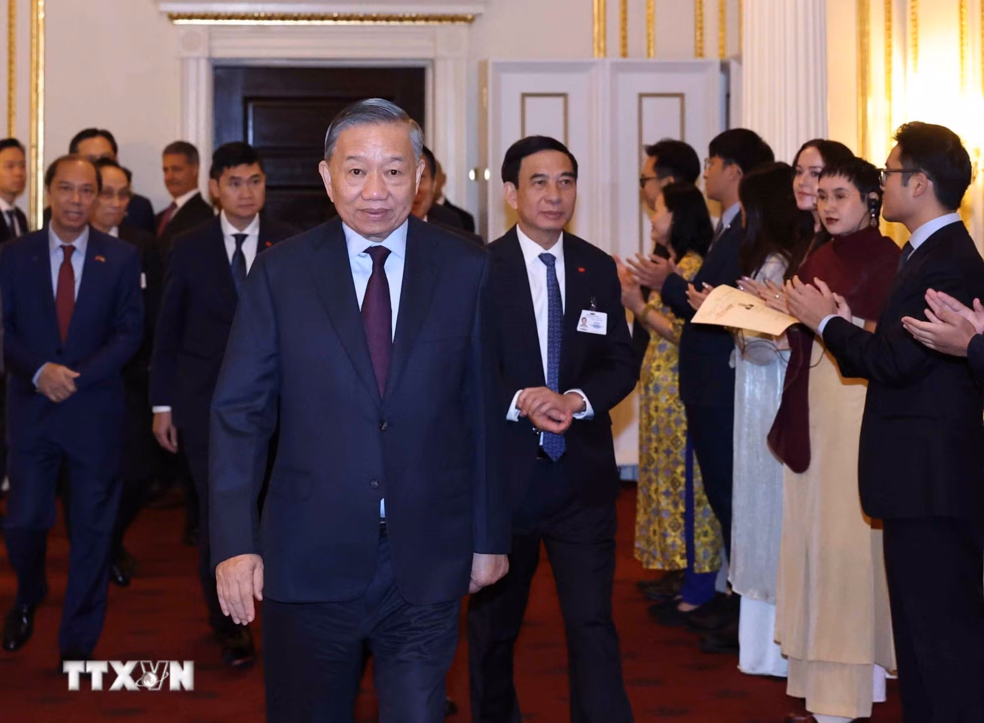 Tổng Bí thư, Chủ tịch nước Tô Lâm đến phát biểu chính sách và nhận Huy chương của Hiệp hội Chính sách Đối ngoại Hoa Kỳ (FPA) - Ảnh: TTXVN
