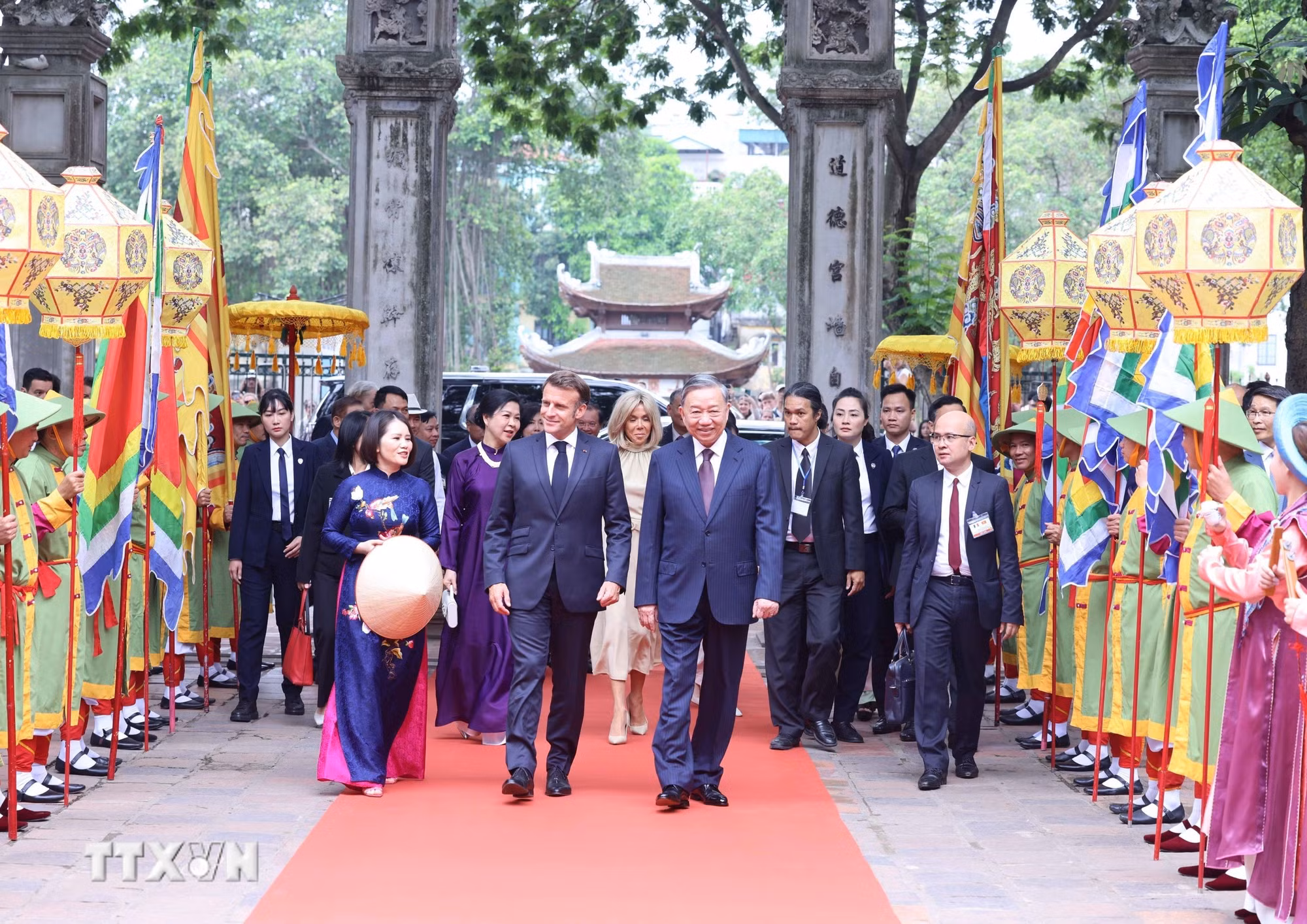 ttxvn-tong-thong-phap-tham-viet-nam-2.jpg
