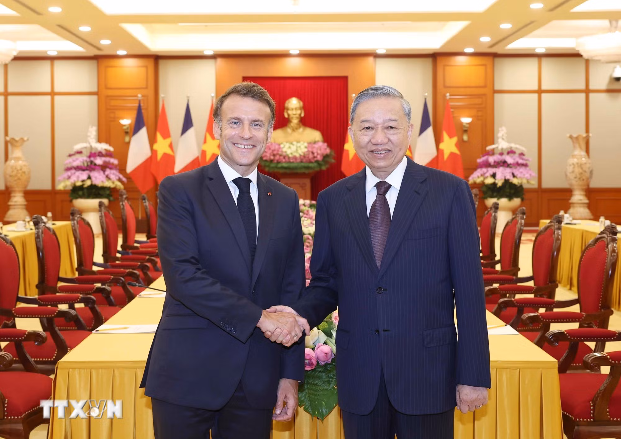ttxvn-tong-thong-phap-tham-viet-nam-4.jpg