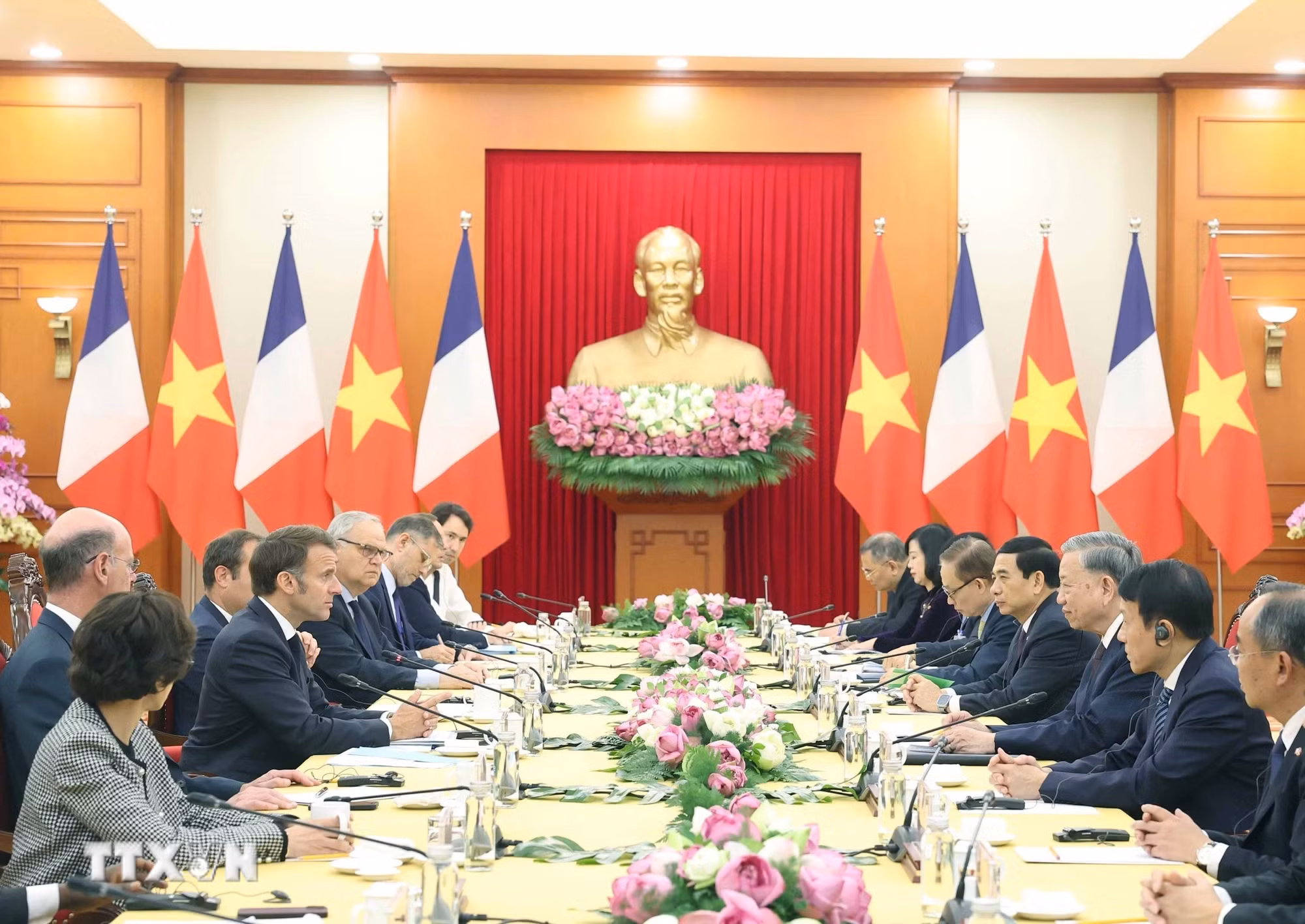 ttxvn-tong-thong-phap-tham-viet-nam-1.jpg