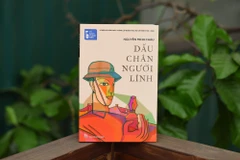Tiểu thuyết “Dấu chân người lính” được viết giữa chiến trường, giữa cuộc chiến đấu khốc liệt nơi nhà văn sát cánh cùng sống, cùng chiến đấu với bộ đội và nhân dân. (Ảnh: PV/Vietnam+)