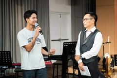 Tác giả Nguyễn Hùng cho hay anh viết “Còn gì đẹp hơn” trong một tâm thế rất bình thường, muốn hoàn thiện một bài hát mọi người có thể nghe được, không nghĩ ca khúc có thể chạm tới trái tim nhiều người đến vậy. (Ảnh: PV/Vietnam+)