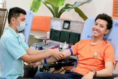 Chính sách "Ngày vì cộng đồng - Community Care Volunteering Leave" giúp hoạt động chăm sóc cộng đồng không chỉ là trách nhiệm của FWD mà trở thành sự lựa chọn tự nguyện và niềm tự hào của mỗi nhân viên. (Ảnh: CTV/Vietnam+)