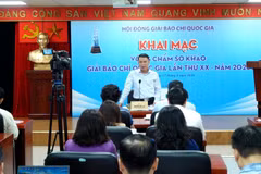 Ông Nguyễn Đức Lợi, Phó Chủ tịch Thường trực Hội Nhà báo Việt Nam, Chủ tịch Hội đồng Sơ khảo phát biểu khai mạc chấm sơ khảo Giải Báo chí Quốc gia lần thứ XX. (Ảnh: HNB)
