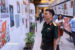 Thông qua nhiều tư liệu, hình ảnh và câu chuyện lịch sử, trưng bày tái hiện hành trình hơn một thế kỷ hình thành và phát triển của báo chí cách mạng Việt Nam. (Ảnh: Minh Vũ/Vietnam+)