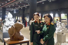 Qua các giai đoạn kháng chiến và kiến quốc, nhiều thế hệ nghệ sỹ đã kế tiếp nhau sáng tạo, để lại cho nền văn hóa nghệ thuật nước nhà những tác phẩm có giá trị tư tưởng và nghệ thuật cao. (Ảnh minh họa: Đức Anh/Vietnam+)