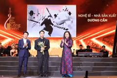 Nhạc sỹ, nhà sản xuất Dương Cầm nhận Giải thưởng Cống hiến năm 2026 do Báo Thể thao và Văn hóa, Thông tấn xã Việt Nam tổ chức. (Ảnh: CTV/Vietnam+)