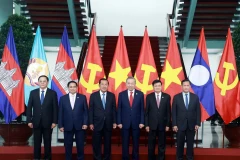 Tổng Bí thư Tô Lâm, Chủ tịch Đảng Nhân dân Campuchia, Chủ tịch Thượng viện Campuchia Hun Sen, Tổng Bí thư Đảng Nhân dân Cách mạng Lào, Chủ tịch nước Lào Thongloun Sisoulith, Thủ tướng Phạm Minh Chính, Thủ tướng Campuchia Hun Manet và Thủ tướng Lào Sonexay Siphandone chụp ảnh chung ngày 22/2/2025. (Ảnh: Thống Nhất/TTXVN)