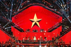 'V Concert-Rạng rỡ Việt Nam': Nghệ sỹ Xuân Hinh hát văn, Trúc Nhân 'khoe' vũ đạo