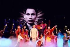 Cảnh trong vở "Nợ nước non" - chuyển thể từ tập 1 bộ tiểu thuyết “Nước non vạn dặm” của Phó Giáo sư, Tiến sỹ, nhà văn Nguyễn Thế Kỷ. (Ảnh: CTV/Vietnam+)