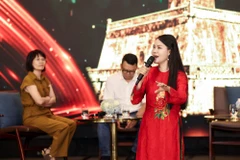 Nghệ sỹ Nhân dân Mai Hoa tuy không sinh ra nhưng có đến hơn 30 năm gắn bó với Hà Nội. (Ảnh: Mạnh Nguyễn/Vietnam+)