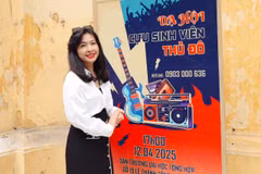 Ca sỹ Thùy Dung nổi tiếng với nhiều ca khúc Trịnh Công Sơn hay những bản tình ca lãng mạn về Hà Nội. (Ảnh: PV/Vietnam+)