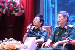Tiến sỹ, bác sỹ Đàm Duy Thiên (trái) - người lính vẽ bản đồ trong Chiến dịch Hồ Chí Minh. (Ảnh: Nam Nguyễn/Vietnam+)