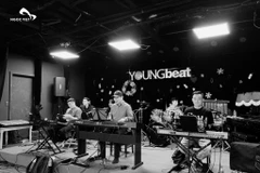 Các nghệ sỹ tập luyện cho chương trình. (Ảnh: Ngọc Việt Show)