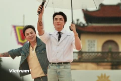 '5AM Eye-conic Hanoi 2025': Khán giả đội mưa hòa cùng đam mê âm nhạc 