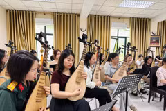 Các nghệ sỹ tại Hà Nội tập luyện chuẩn bị cho chương trình. (Ảnh: CTV/Vietnam+)