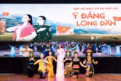 Ca sỹ Trần Bích Ngọc mong muốn mang đến những ca khúc chính luận mang màu sắc trẻ trung. (Ảnh: PV/Vietnam+)