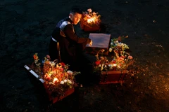 Chiếc vali xuất hiện như cách nhân vật chính đối diện với quá khứ: Không ồn ào, không trách móc, chỉ là lặng lẽ nhìn lại những gì đã qua. (Ảnh: CTV/Vietnam+)