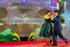 Trình diễn vũ điệu Tango tại Liên hoan Ẩm thực Quốc tế lần thứ 12 năm 2024 tại Hà Nội do Bộ Ngoại giao Việt Nam tổ chức. (Ảnh: ĐSQ)