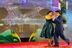 Trình diễn vũ điệu Tango tại Liên hoan Ẩm thực Quốc tế lần thứ 12 năm 2024 tại Hà Nội do Bộ Ngoại giao Việt Nam tổ chức. (Ảnh: ĐSQ)