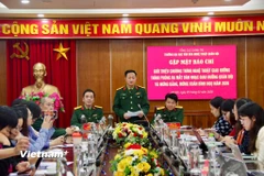 Đại diện Ban tổ chức thông tin về chương trình nghệ thuật giao hưởng thính phỏng ra mắt Dàn nhạc Giao hưởng Quân đội và mừng Đảng, mừng Xuân Bính Ngọ năm 2026. (Ảnh: PV/Vietnam+)