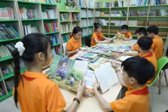 Thiếu nhi đọc sách tại Thư viện tỉnh Lạng Sơn trong ngày khai mạc Chương trình “Vui đọc sách hè” năm 2025. (Ảnh: Anh Tuấn/TTXVN)