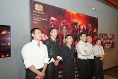 Một số nghệ sỹ tham gia chương trình "Chiến sỹ quả cảm" đã có mặt tại buổi giao lưu với khán giả Thủ đô (Ảnh: PV/Vietnam+)
