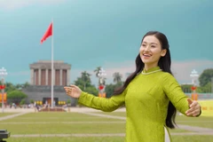 MV được Lê Minh Ngọc và êkip thực hiện tại những địa điểm, di tích nổi tiếng của Hà Nội. (Ảnh: NVCC)