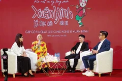 Nghệ sỹ Xuân Hinh trong buổi ra mắt sách. (Ảnh: Minh Thu/Vietnam+)