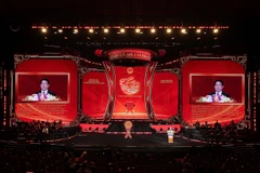 Chủ tịch nước phát biểu chúc Tết bà con kiều bào và đánh trống khai hội mừng Xuân. (Ảnh: Mạnh Nguyễn/Vietnam+)