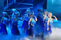 Chương trình gồm các tiết mục nghệ thuật truyền thống Việt Nam-Trung Quốc. (Ảnh: CTV/Vietnam+)