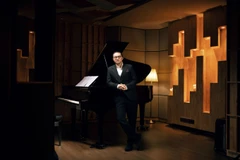 Cường Tống sinh năm 1987, là nghệ sỹ piano, nhà soạn nhạc và nhà sản xuất âm nhạc. (Ảnh: PV/Vietnam+)