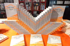 Tác phẩm gồm những hồi ức về thời kháng chiến ở chiến khu nơi có những hy sinh, gian khổ và cả tình người ấm áp. (Ảnh: PV/Vietnam+)