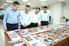 Các giám khảo chấm chung khảo Giải Báo chí toàn quốc “Vì sự nghiệp phát triển Văn hóa Việt Nam” lần thứ Ba. (Ảnh: Trần Huấn)