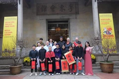 Các Đại sứ cùng trải nghiệm Tết Việt tại Trung tâm Văn hóa Nghệ thuật 22 Hàng Buồm, Hà Nội. (Ảnh: Đại sứ quán các nước G4)