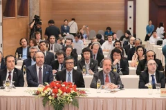 Đại diện các cơ quan ngoại giao trong nước và quốc tế tham dự buổi họp báo. (Ảnh: An Đăng/TTXVN)