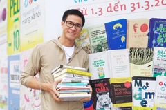 Chưa từng lỡ hẹn, tác giả Nguyễn Phong Việt lại tái ngộ với "Chúng ta sống để trở về" tiếp nối chuỗi tác phẩm mở đầu bằng "Chúng ta sống..." đều đặn phát hành mỗi dịp năm qua Tết đến. (Ảnh: NVCC)